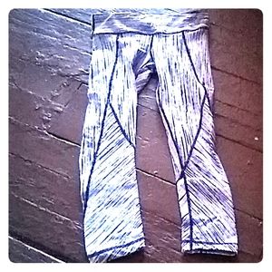Leggings with Black & White striations